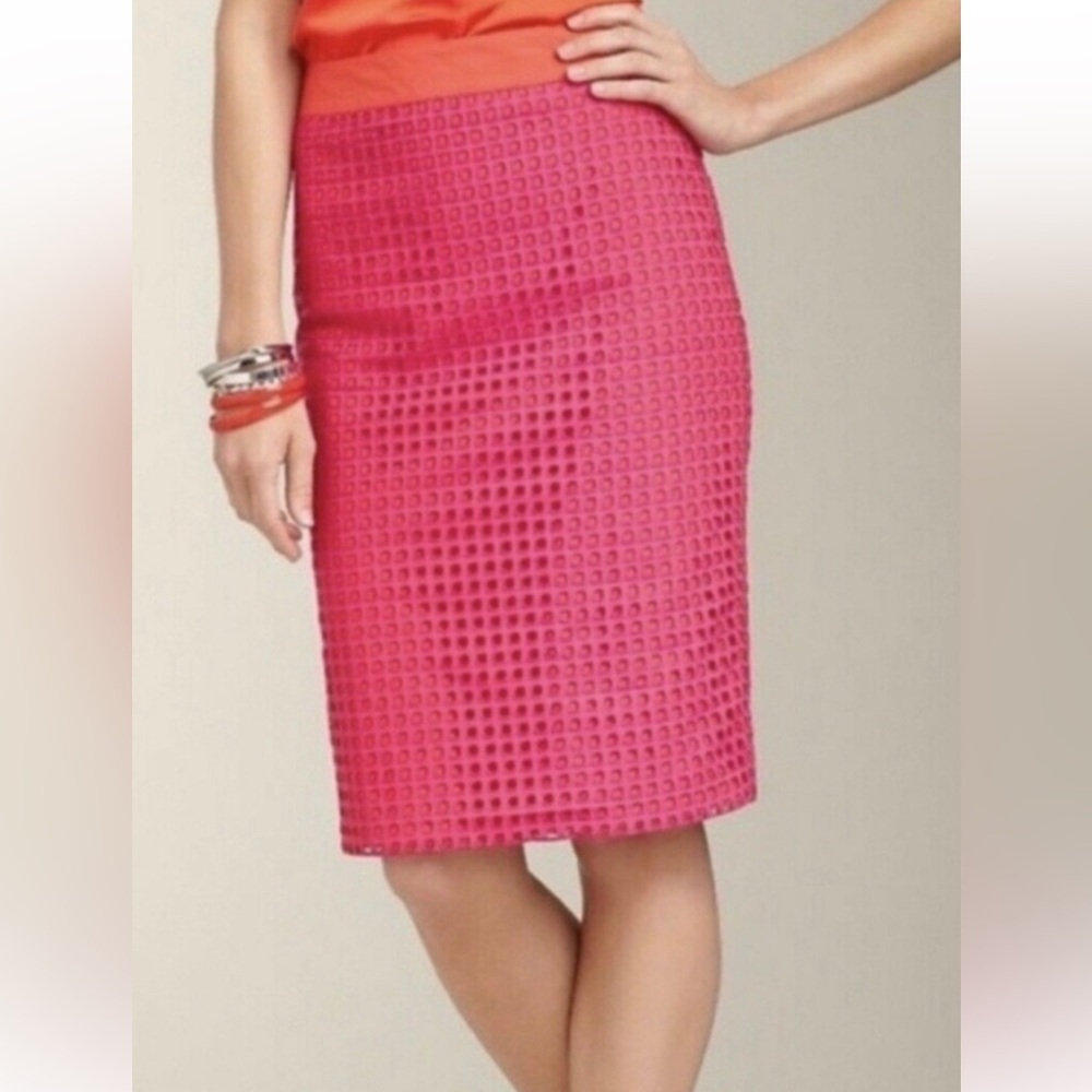 Talbots Square Cutout Pencil Skirt. Eyelet Women’s Sz 6P Dopamine EUC Classic